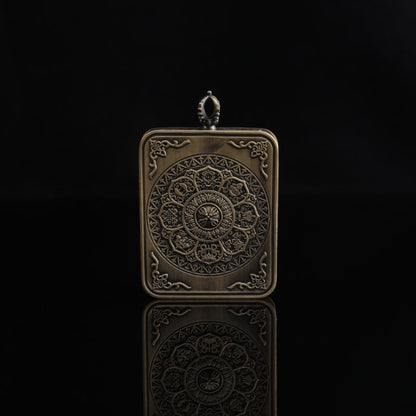 Mahasthamaprapta Tibetan Thangka Pendant with the Eight Auspicious Tibetan Signs Shell